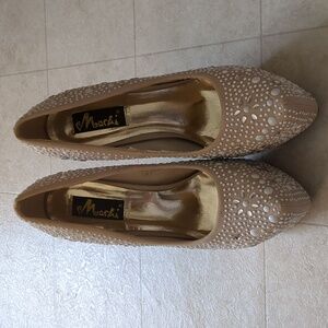 Ladies Machi beaded pumps size 9  with a little peeling inside. Pre-loved